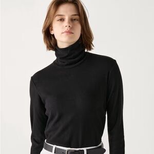 Uniqlo HEATTECH Fleece T-Shirt | Turtleneck in Black